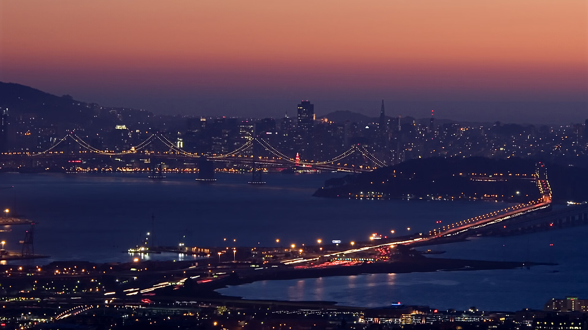 西班牙队夺得美洲杯冠军，庆祝活动持续进行，西班牙进攻美洲