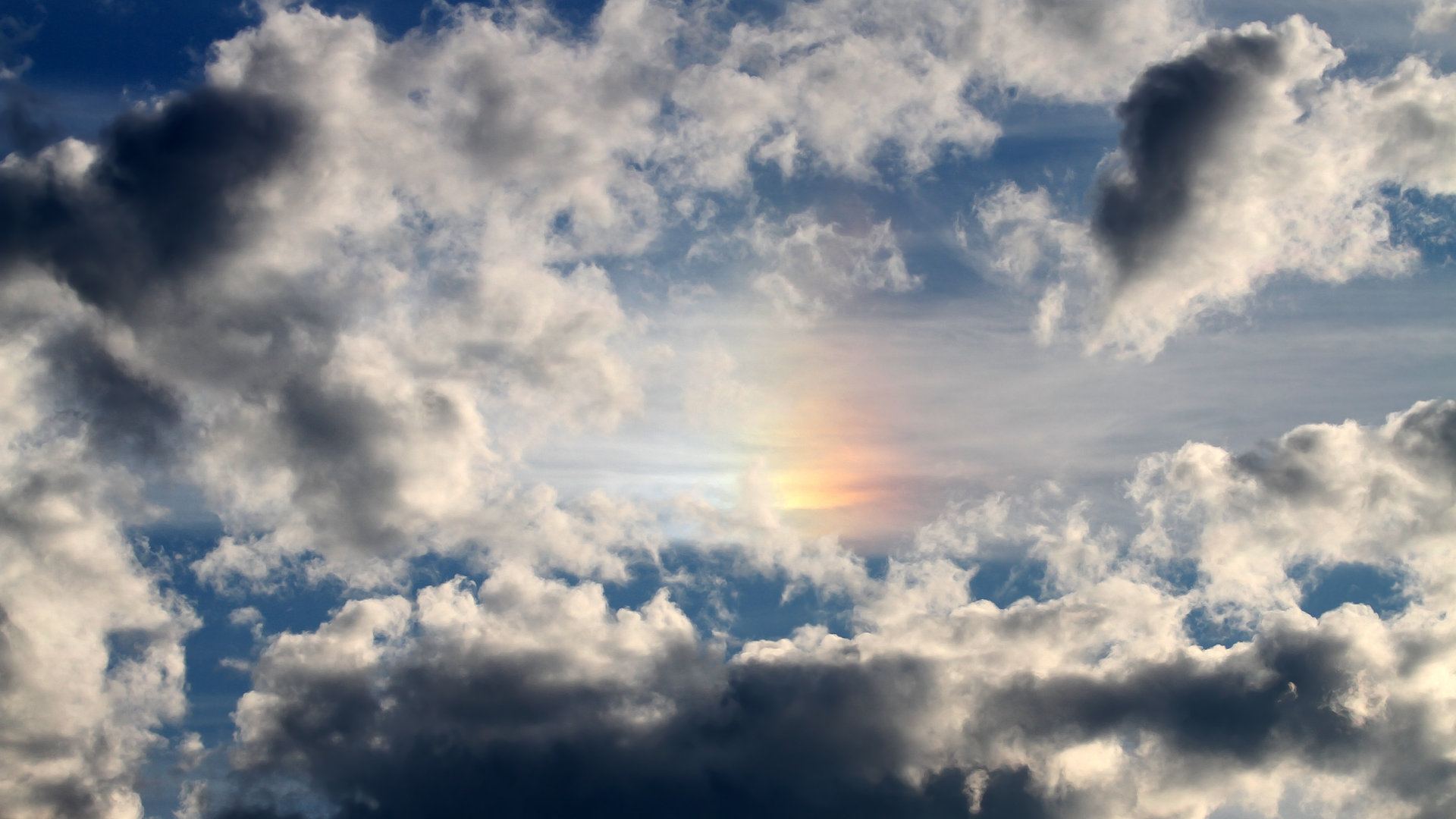 星空体育官方正版下载-里昂主力中场遭遇严重伤病，或将缺席多场比赛，里昂首发